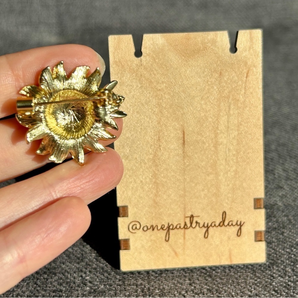 Sunflower + Bee Rhinestone Fashion Brooch, Pin, Bling, Sparkly, Yellow, Black - Picture 7 of 16
